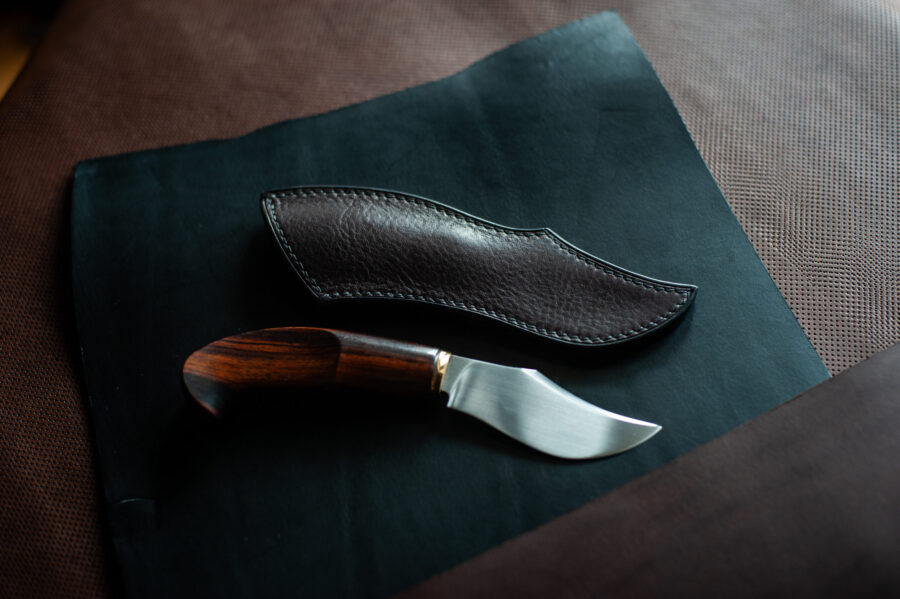 Etui de couteau sur mesure en cuir et tannage végétal